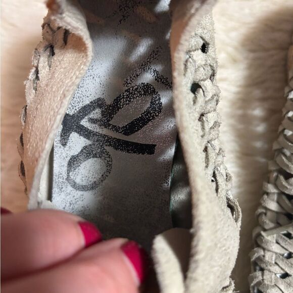 OTBT Gray Athletic Shoes with Woven Design - Picture 3 of 6